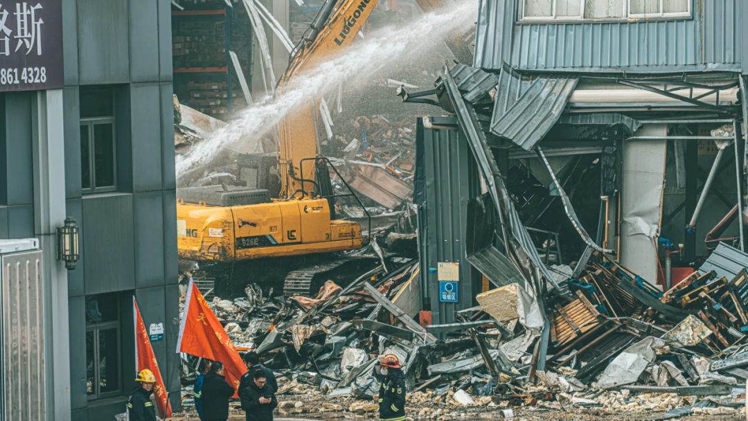 凌晨大火吞噬上海两万平冷库，行业安全警钟再响(图4)